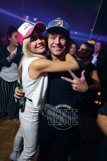 Bien cerca de “su hermanito