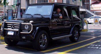 Oribe Peralta, en una camioneta