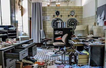 Saqueadores hurgaron en esta oficina