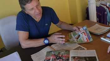 En su oficina del barrio