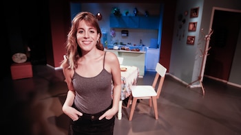 Además de hacer teatro, Laura