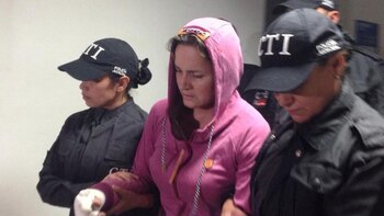 La mujer apuñaló con un