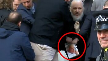 El libro que llevaba Julian