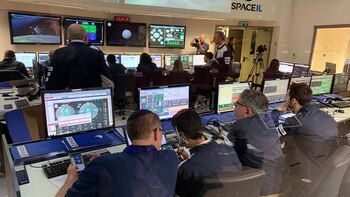 En la sala de control