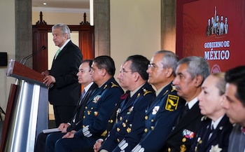 López Obrador junto a los