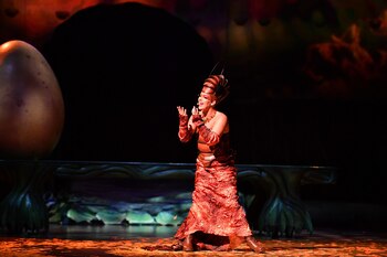 Liz Vandal, diseñadora de vestuario del show, afirmó que “siempre he tenido una afinidad especial con el mundo de los insectos”