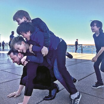 Elon Musk, con algunos de