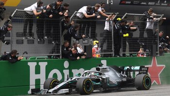 Los festejos del equipo Mercedes