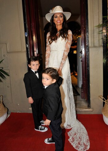 Paz Cornú con sus hijos