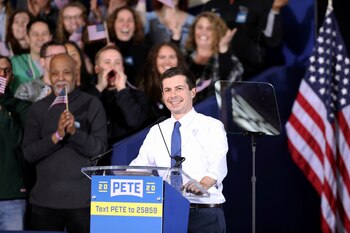 Pete Buttigieg durante el mitín