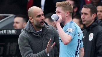 Guardiola y De Bruyne van