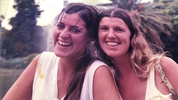 A la izquierda de la