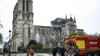 Un grupo de bomberos y