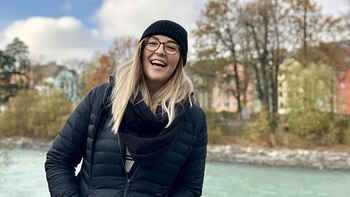 Natalie Kunicki sufrió un ACV a los 23 años de edad tras sonarse el cuello.