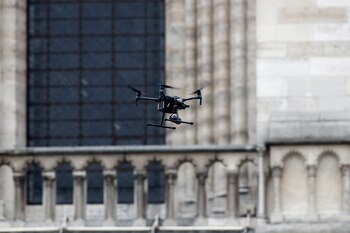 Un drone sobrevuela la catedral