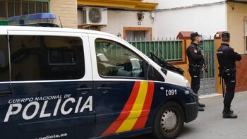 Dos miembros de la Policía