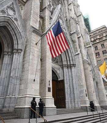 Custodia policial en St. Patrick’s Cathedral