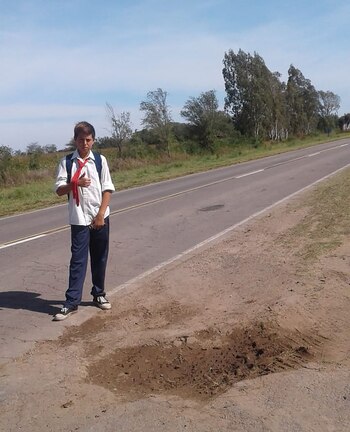 Julián, sobre el asfalto de