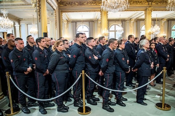 Los bomberos fueron homenajeados por
