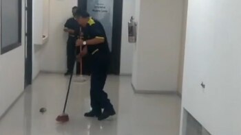 Momento en que los trabajadores