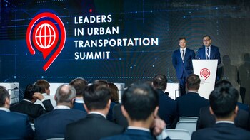 El vicealcalde de Moscú junto