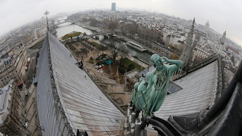 La escultura de cobre de