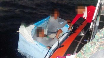 Entre los tres tripulantes iba