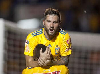 Gignac juega en el fútbol