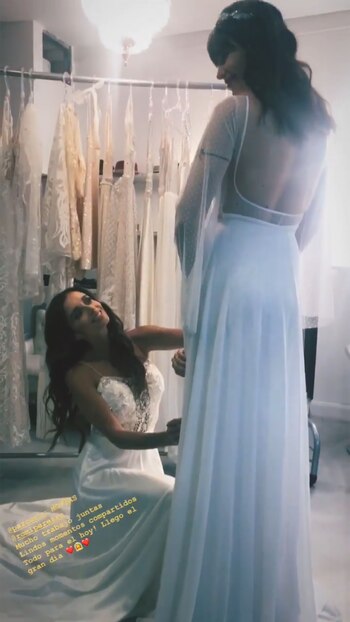 En plena prueba de vestuario.