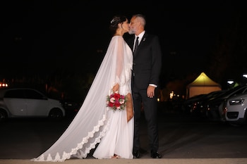 Tiene detalles de encaje y