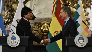 El saludo entre Evo Morales