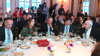 María Eugenia Vidal junto a