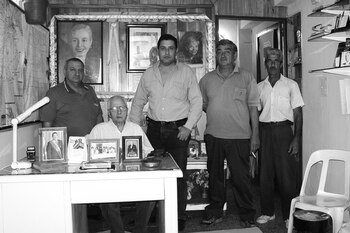 Alberto Brito Lima (sentado) en