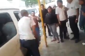 Algunos de los asaltados recuperaron sus bienes y se retiraron. (Foto: Especial)