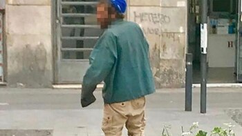 El hombre merodeaba por la