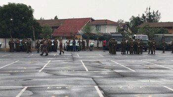 Los carabineros se apostaron desde temprano en el estadio de Colo Colo