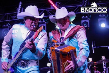 Lupe Esparza (i) y Ramiro