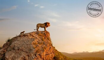 Mufasa y Simba observan hasta dónde