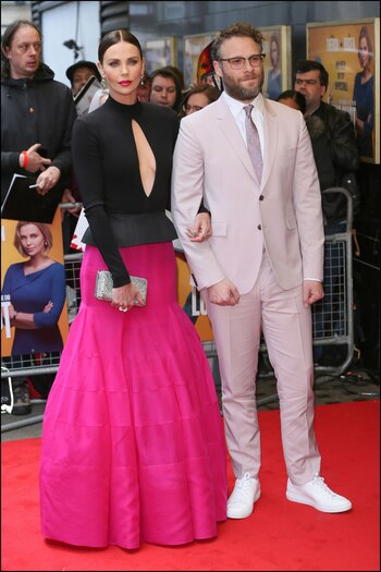 En la red carpet junto