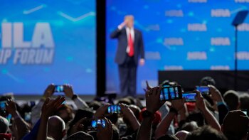 Una multitud recibió a Donald