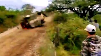 El auto de Lappi ya perdió el control y comenzó a volcar en el tramo Santa Rosa-San Agustín del rally en Córdoba