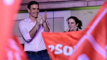 Pedro Sánchez junto a Adriana