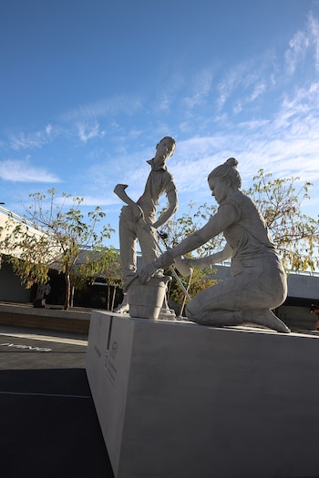 Las mujeres dedican semanalmente un