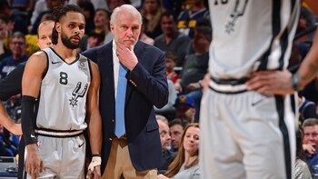 Junto a Paty Mills, Popovich