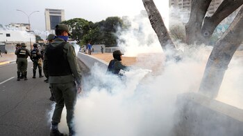 Tras el anuncio de Guaidó, miles de venezolanos comenzaron a lanzarse a las calles
