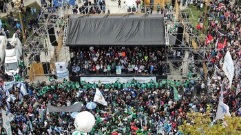 El escenario estuvo copado por