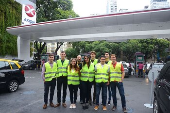 Entre los requisitos para postularse al programa, los graduados debían ser de carreras como Ingeniería en Petróleo, Química, Mecánica, Electromecánica, Eléctrica, Industrial o afines