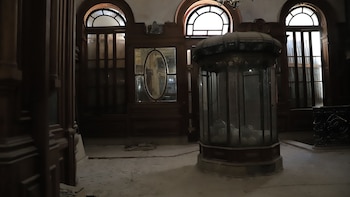 La boiserie de roble de Eslavonia que recubre gran parte de las paredes