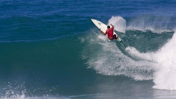 El surfista hawaiano Sunny García