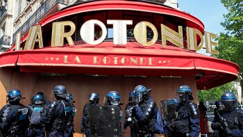La policía antidisturbios francesa se
